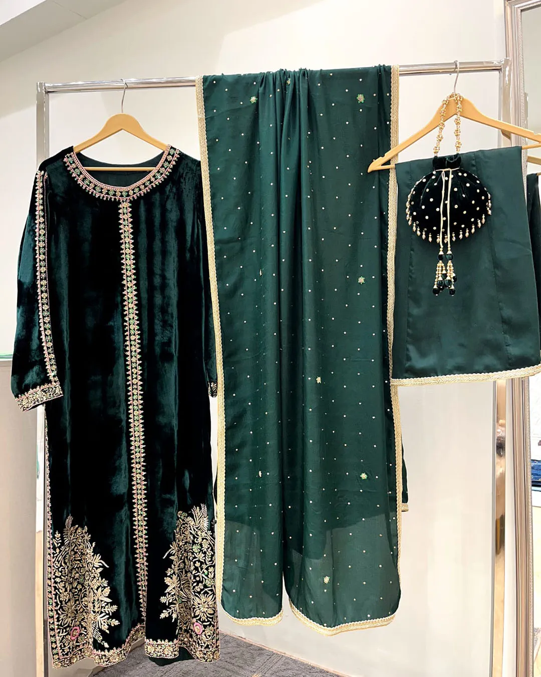 Untitled-1_0008_2bce5f7d-7223-4432-bbbe-1df88f0e177d Dark Green Velvet 4-Piece Gold Dabka And Moti Set - Image 1